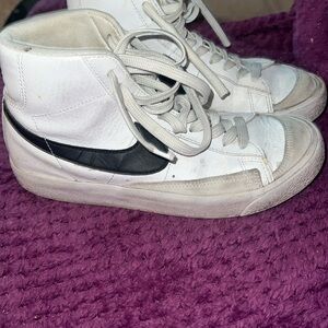 Size 5.5- Nike Blazer Mid 77 Vintage style White Black 2021